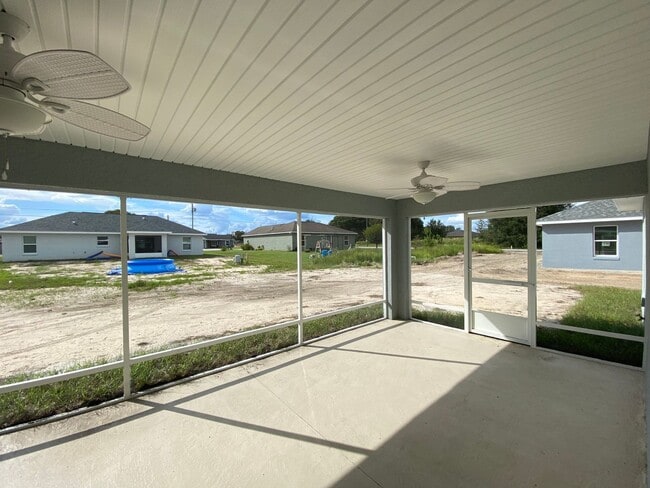 Building Photo - Desirable SE Ocala neighborhood 3/2/2 ** Wont Last**