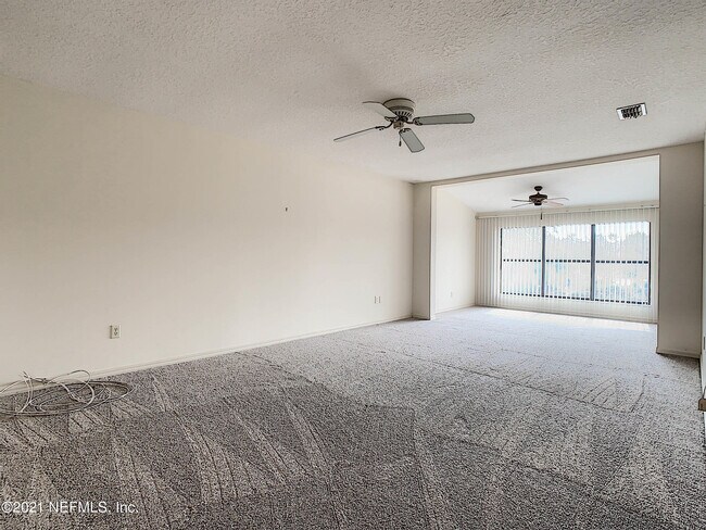 Building Photo - 16 Fox Valley Dr