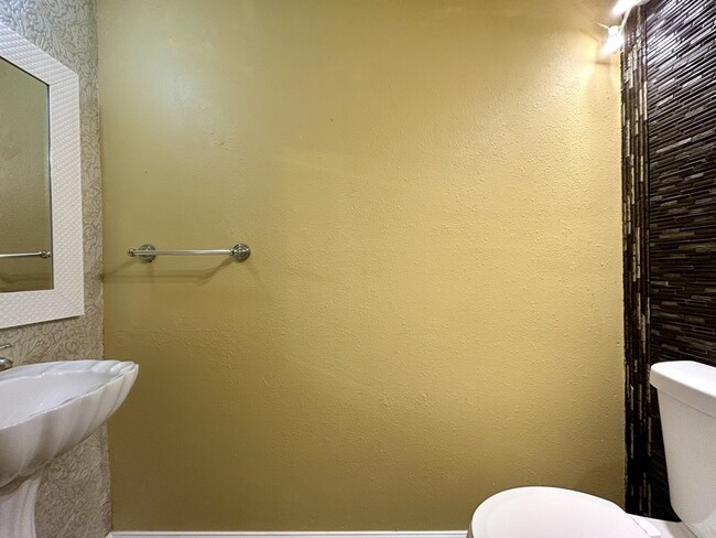 Building Photo - 14742 Lions Pride Ct