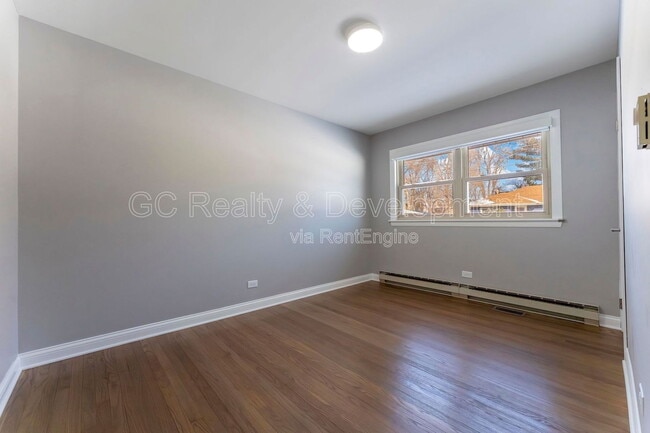 Building Photo - 390 Oak Ave