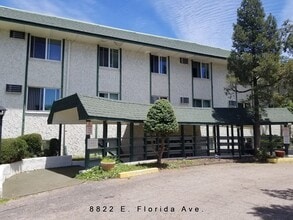 Building Photo - Great location off Leetsdale/Parker and Florida with lots of amenities such as AC, pool, hot tub,...