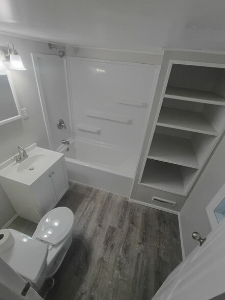 Building Photo - 511 7th Ave N