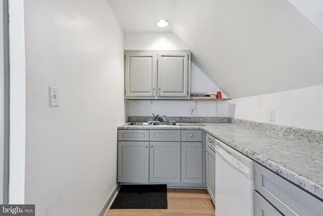 Building Photo - 202 N 17th St