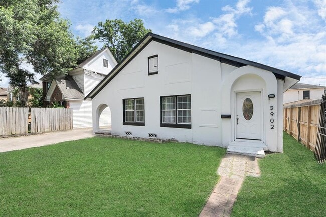 Building Photo - 2902 Truxillo St