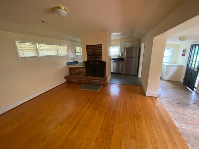 Building Photo - 4013 Graceland Ln