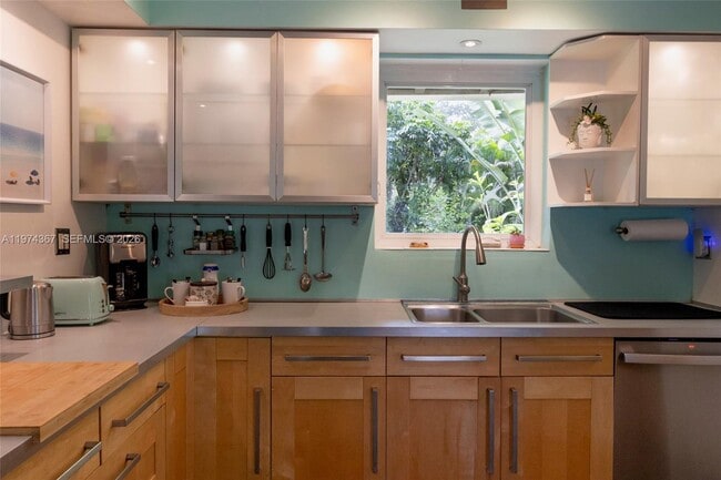 Building Photo - 750 NE 120th St