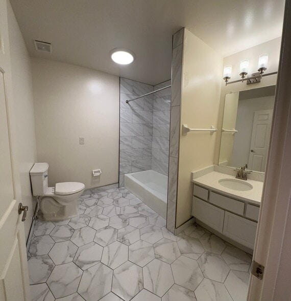 Building Photo - 2118 Acklen Ave