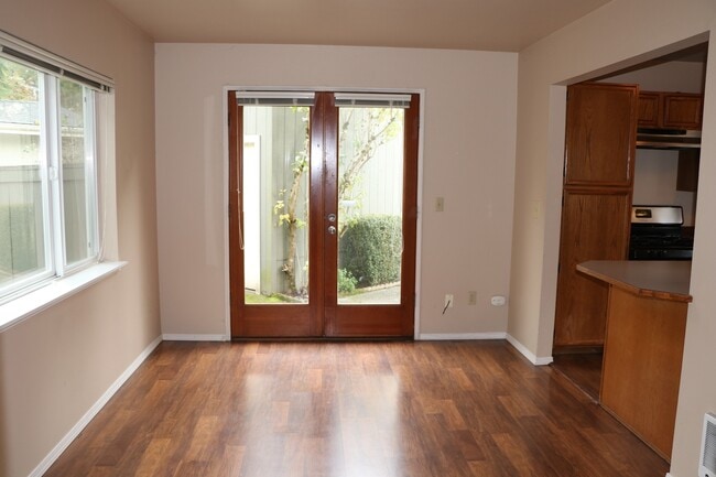 Building Photo - 3 Bed 2.5 Bath House In Leschi