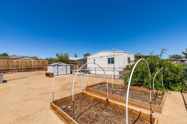 Building Photo - Beautifully Remodeled Boulder City Home with Spacious Backyard Retreat