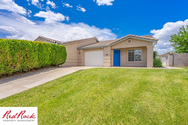 Building Photo - Remodeled 3 Bedroom Townhome with Great Vi...