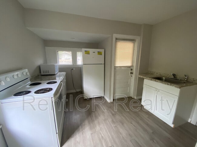 Building Photo - 3610 17th Ave S