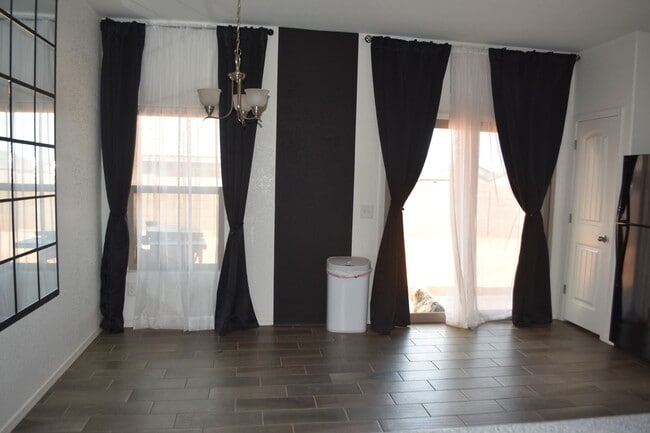 Building Photo - Newer 2021 Beautiful home in gated communi...
