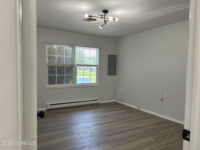 Building Photo - 1174C Clydebank Ct