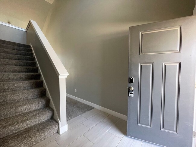 Building Photo - Move-In Ready Home in the Heart of Sandy