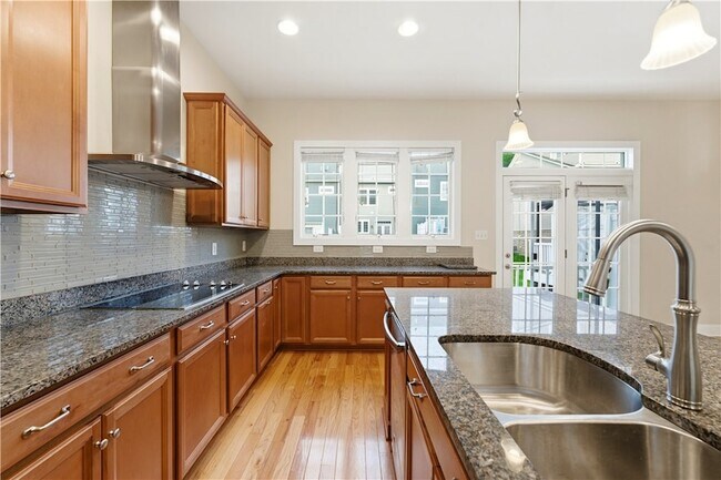 Building Photo - 335 Osona Ln