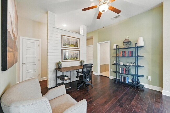 Building Photo - 1605 Cedar Crest Dr
