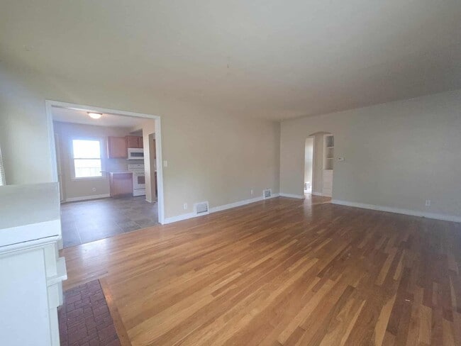 Building Photo - Spacious home for rent!