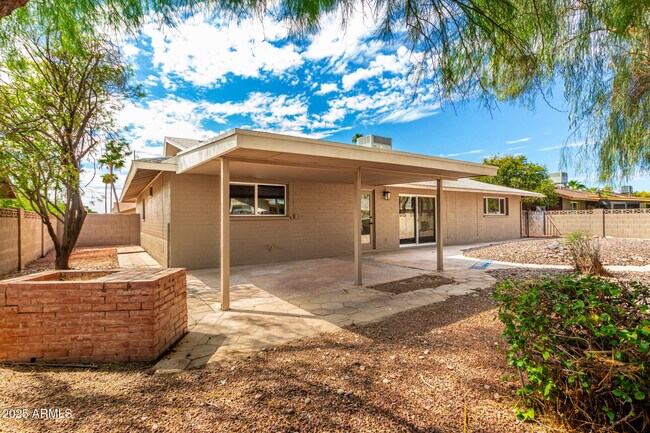 Building Photo - 600 E Bell De Mar Dr