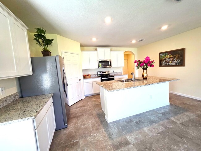 Building Photo - 6580 Canterbridge Dr