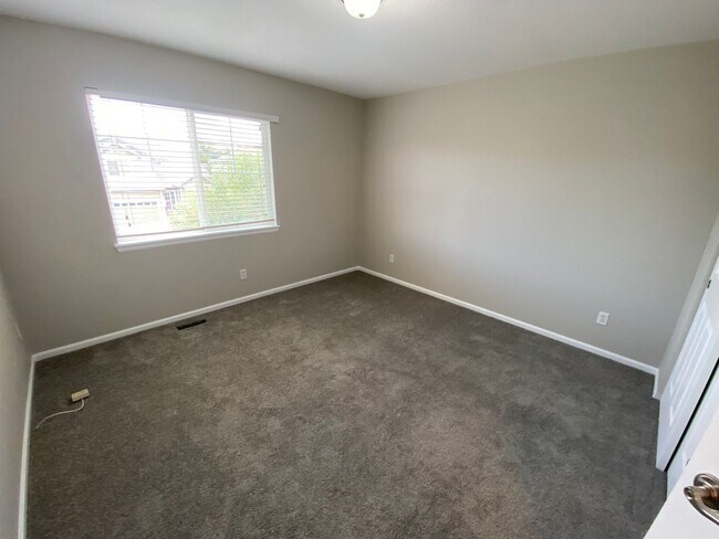 Building Photo - Spacious Home in Horizon Estates