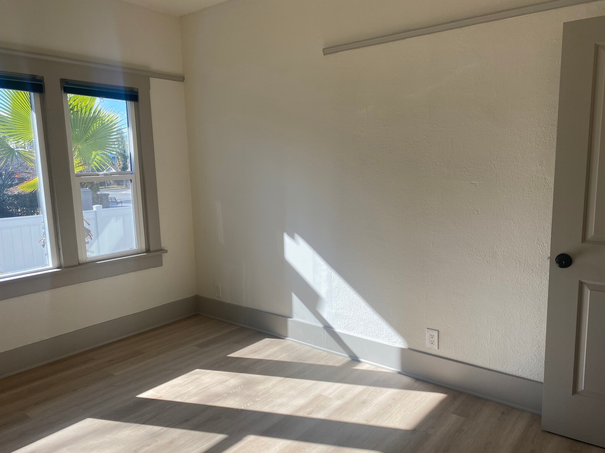 Building Photo - 1826 Lincoln Ave