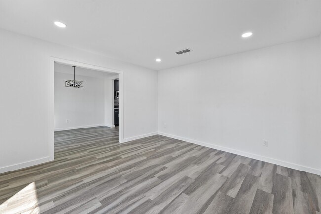 Building Photo - 205 Elmwood St