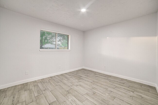Building Photo - 3918 Cypressdale Dr