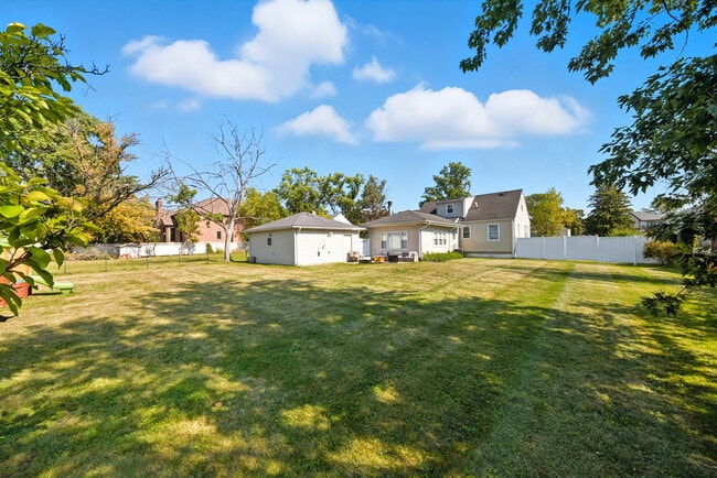 Building Photo - 604 Revere Rd