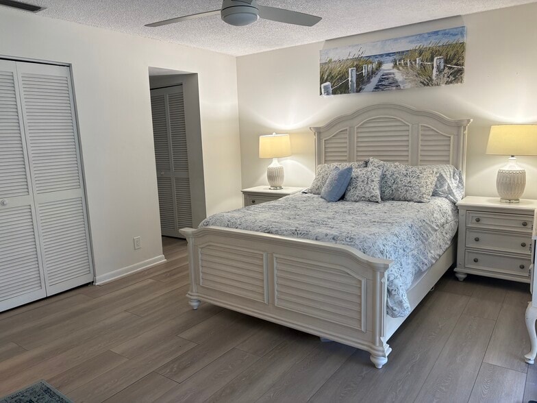 Queen Bed - 195 Peppermint Ln