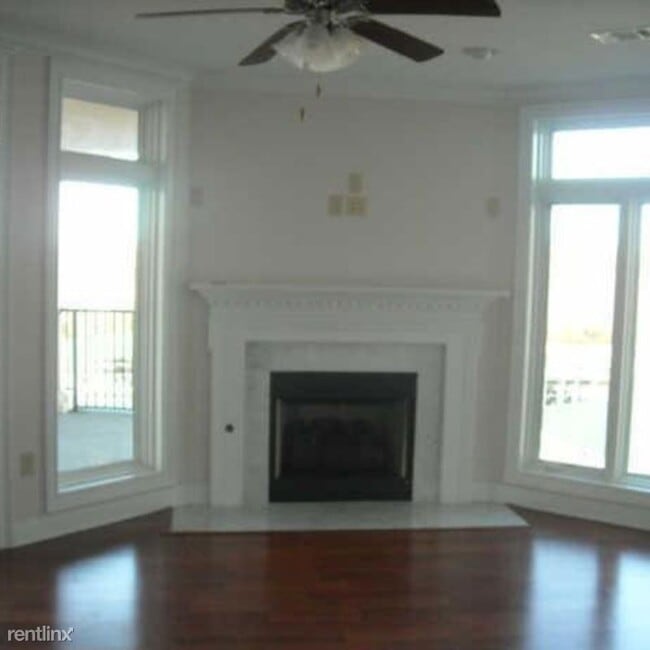 Building Photo - 400 Warioto Way