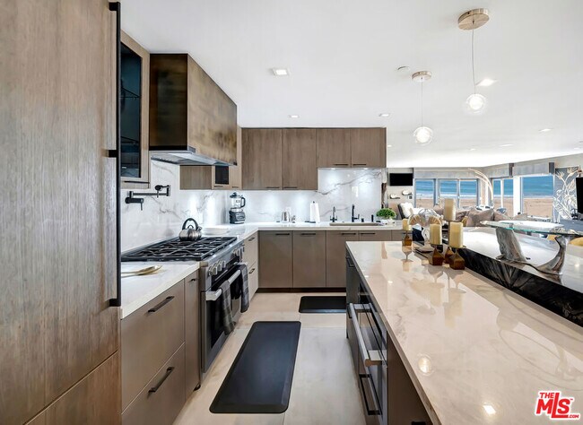 Building Photo - 6309 Ocean Front Walk