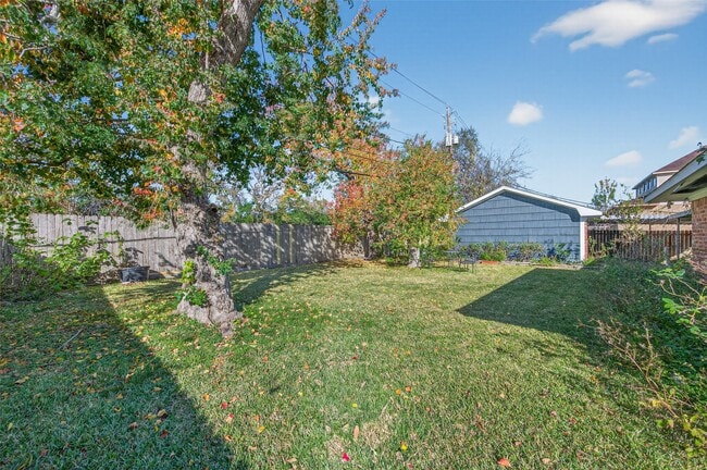 Building Photo - 9310 Cliffwood Dr