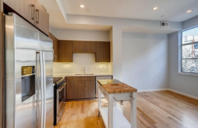 Building Photo - 2331 Glenarm Pl