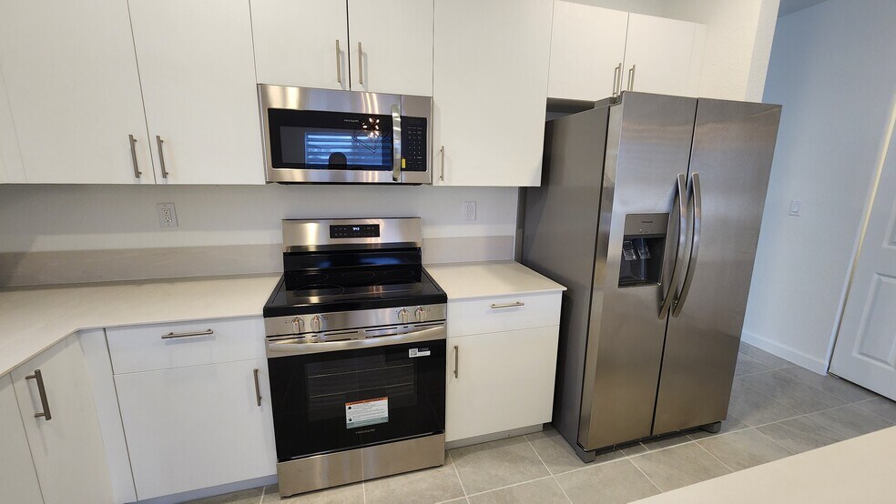 Building Photo - 2991 SE 23rd Ave