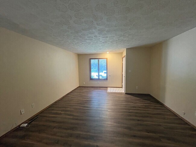 Building Photo - 936 S Craig Ave