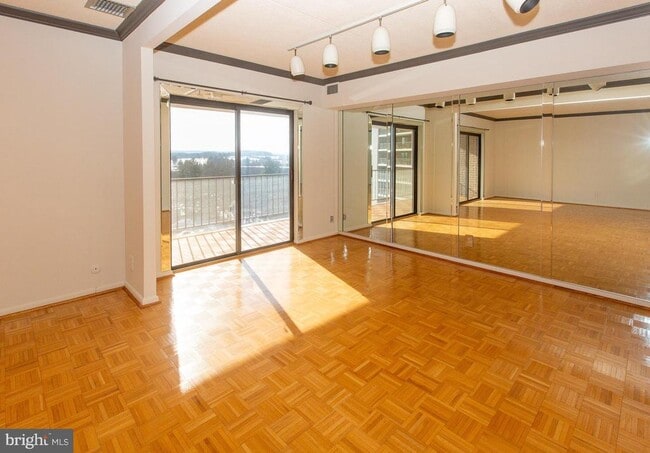 Building Photo - 20930 Valley Forge Cir