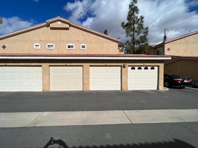 Building Photo - Upgraded Single Story First Floor Condo in Gated Community at Popular Madison Park Villas