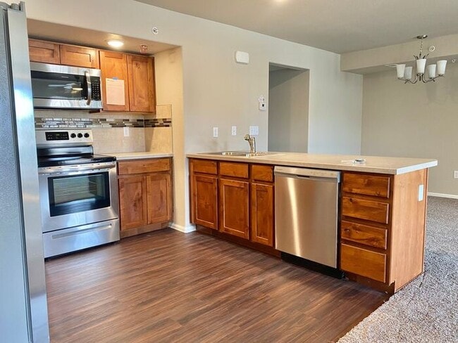 Building Photo - West Greeley Townhome with Garage!