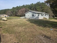 Building Photo - 3 bedrooms and a large yard