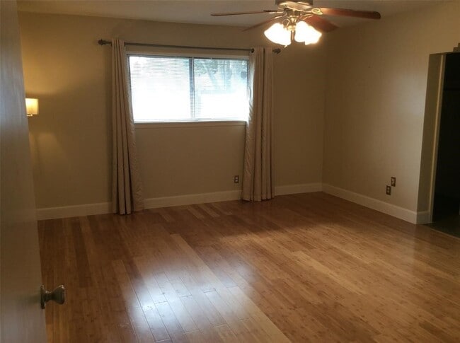 Building Photo - 147 Camellia St