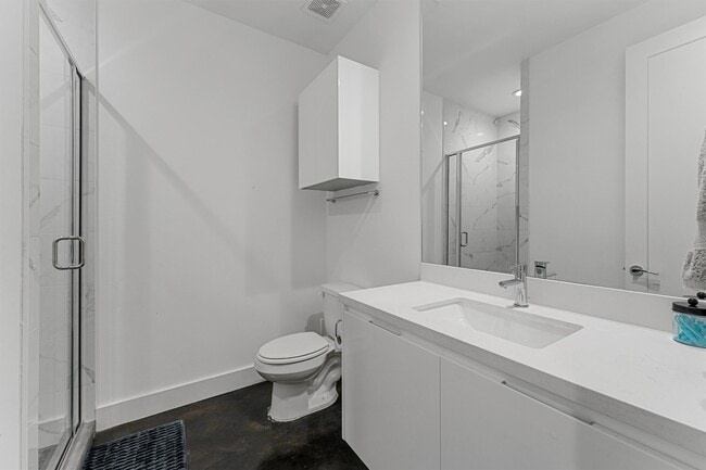 Building Photo - 5854 E Post Oak Ln