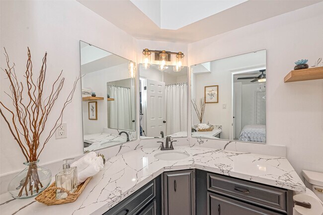 Building Photo - 5613 St Paul St