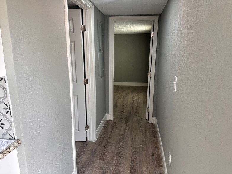 Building Photo - 15434 Decarolis St