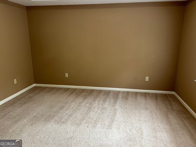 Building Photo - 185 Pebble Creek Dr