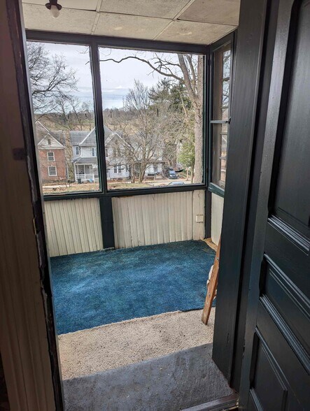 Sunroom - 402 N Main St