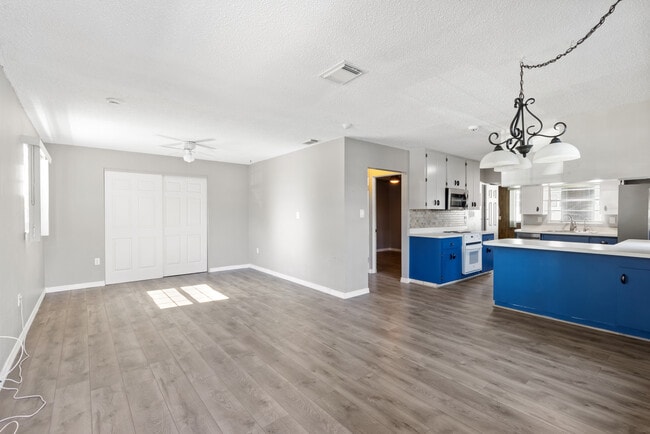 Living Room - 5318 17th St W