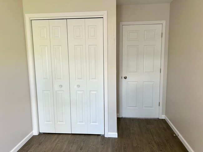 Building Photo - 530/532 S Oak