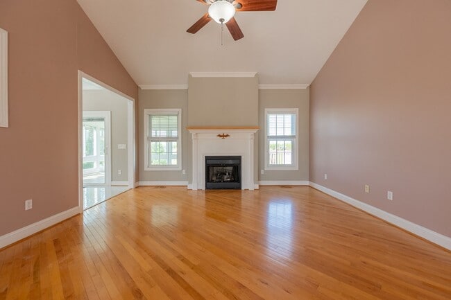 Building Photo - 1701 Stratford View Dr