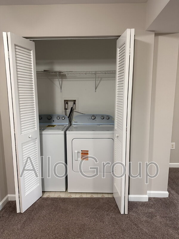 Building Photo - 205 Arctic Ln