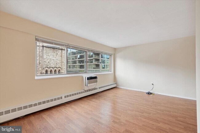 Building Photo - 2101-17 Chestnut St